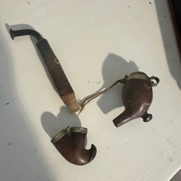 Classic Brown Smoking Pipe - Picture 2 of 10